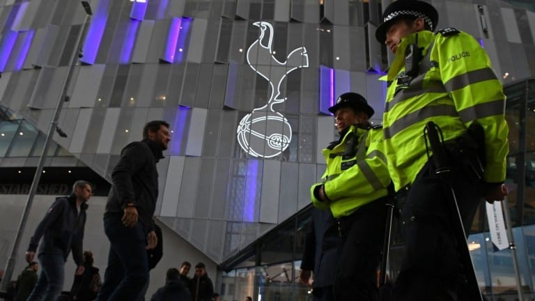 پلیس فوتبال بریتانیا با برگزاری بازی های لیورپول در آنفیلد مخالف است