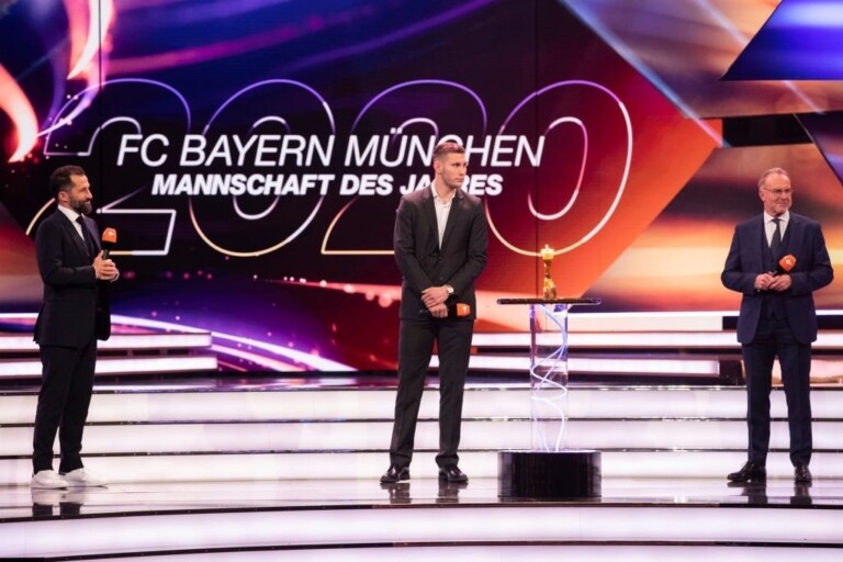 بایرن مونیخ به عنوان بهترین باشگاه سال ورزش آلمان انتخاب شد . رومنیگه:: بایرن هر انچه وجود داشت در سال ۲۰۲۰کسب کرده است . سوله:: من در‌کودکی این مراسم را میدیدم و الان در مرکز آن هستم